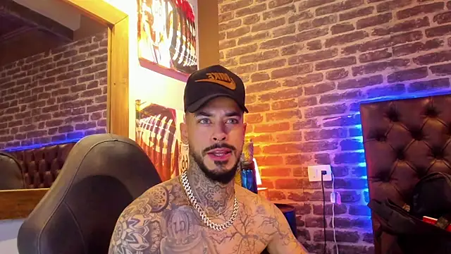 VinzenzRizzo online show from November 2025 06:12:02 PM