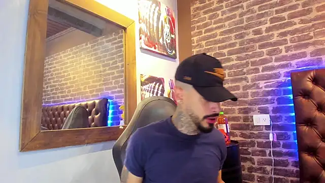 VinzenzRizzo online show from November 2025 03:54:01 AM