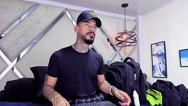 VinzenzRizzo online show from November 2025 05:34:02 AM