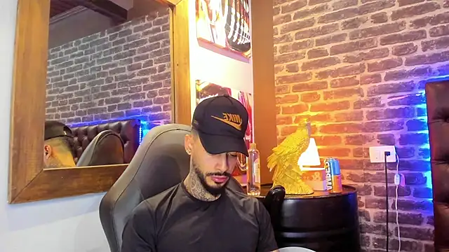 VinzenzRizzo online show from November 2025 04:56:02 AM