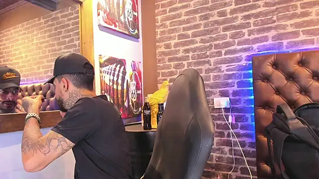 VinzenzRizzo online show from October 2025 05:42:01 AM