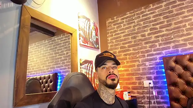 VinzenzRizzo online show from October 2025 04:11:02 AM