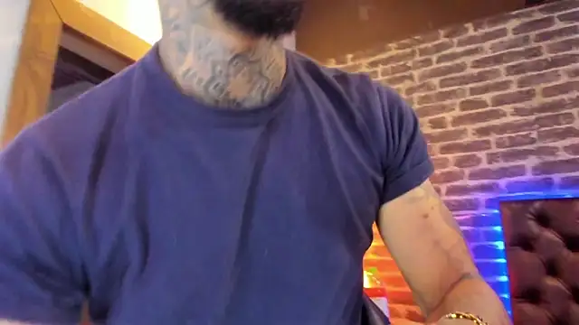 VinzenzRizzo online show from November 2025 04:46:01 AM