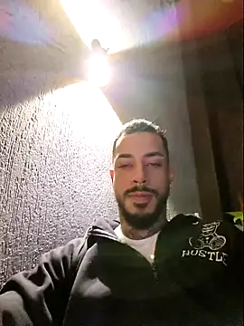 VinzenzRizzo online show from November 2025 02:48:01 AM