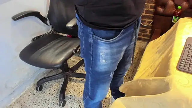 VinzenzRizzo online show from October 2025 05:30:02 AM