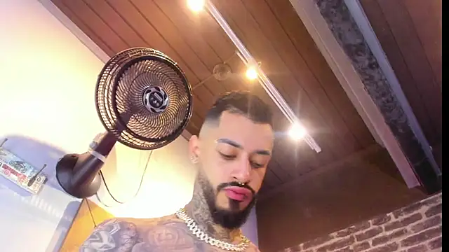 VinzenzRizzo online show from September 2025 04:30:02 AM