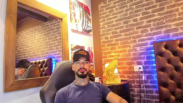 VinzenzRizzo online show from November 2025 03:32:02 AM