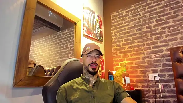 VinzenzRizzo online show from October 2025 05:50:02 AM