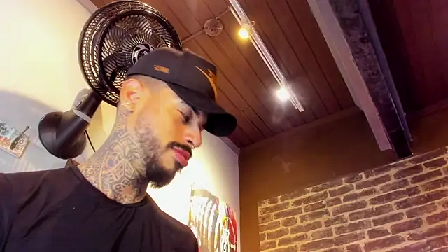 VinzenzRizzo online show from October 2025 04:31:01 AM