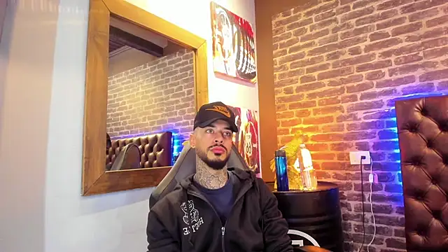 VinzenzRizzo online show from November 2025 04:49:02 AM