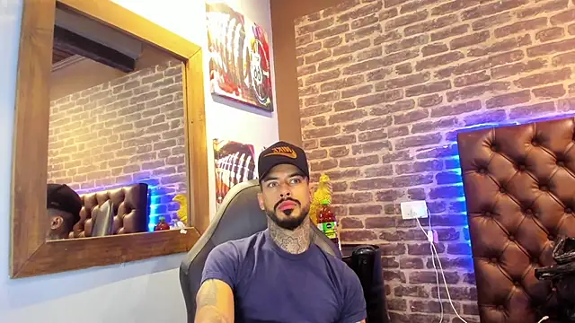 VinzenzRizzo online show from October 2025 03:40:02 AM