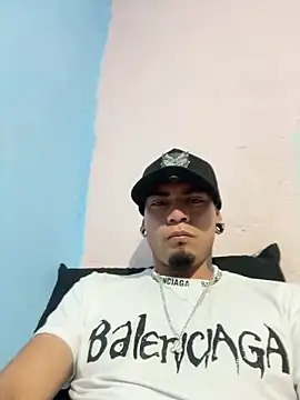 Ricardo2334 online show from February 2026 04:01:02 AM