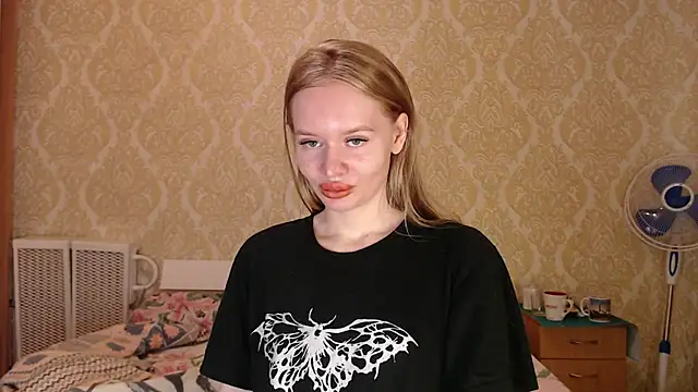 Kitkaat00 online show from May 2026 02:33:02 PM