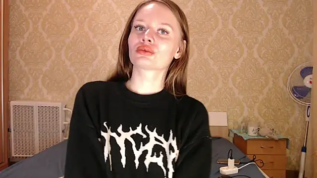 Snapshot of Kitkaat00 chatting on April 2026 10:42:02 AM Kitkaat00 online show from April 2026 10:42:02 AM