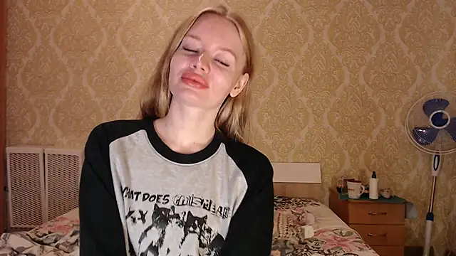 Kitkaat00 online show from April 2026 11:22:02 PM