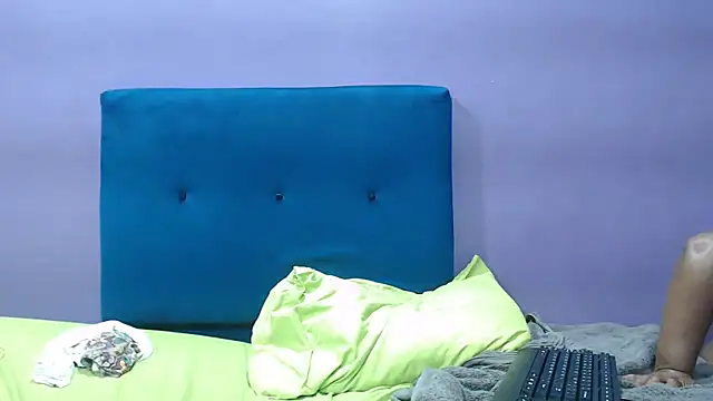 Snapshot of NaughtyChubbyZoe chatting on November 2025 08:14:01 PM NaughtyChubbyZoe online show from November 2025 08:14:01 PM