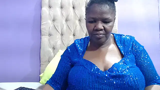 NaughtyChubbyZoe online show from September 2025 06:28:02 PM