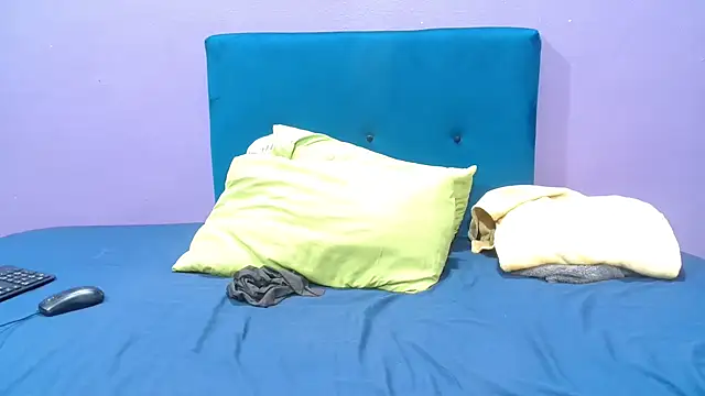 NaughtyChubbyZoe online show from October 2025 05:23:01 AM