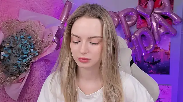 Snapshot of JuliaBrewwer chatting on September 2025 12:00:02 PM JuliaBrewwer online show from September 2025 12:00:02 PM