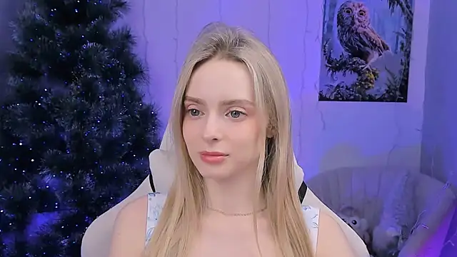 Snapshot of JuliaBrewwer chatting on December 2025 01:39:02 PM JuliaBrewwer online show from December 2025 01:39:02 PM