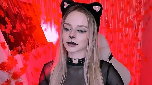 Snapshot of JuliaBrewwer chatting on October 2025 01:41:01 PM JuliaBrewwer online show from October 2025 01:41:01 PM