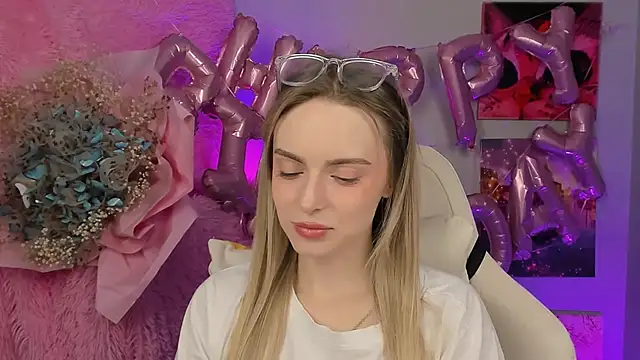 Snapshot of JuliaBrewwer chatting on September 2025 02:20:01 PM JuliaBrewwer online show from September 2025 02:20:01 PM