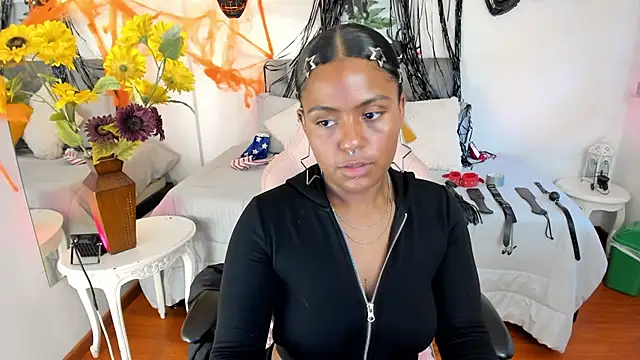 Lucie Harper online show from October 2025 08:43:01 PM