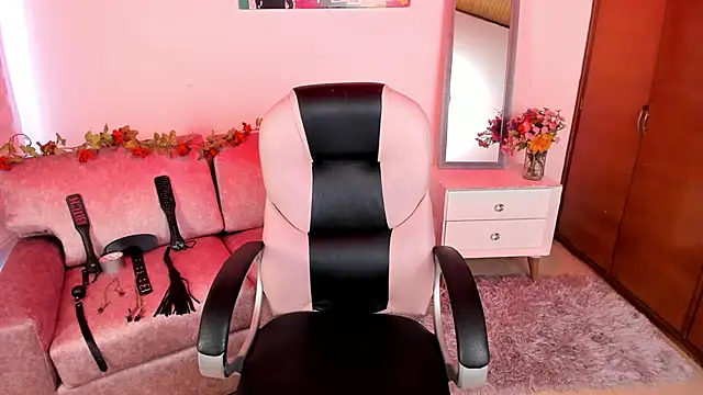 Lucie Harper online show from September 2025 08:05:01 PM