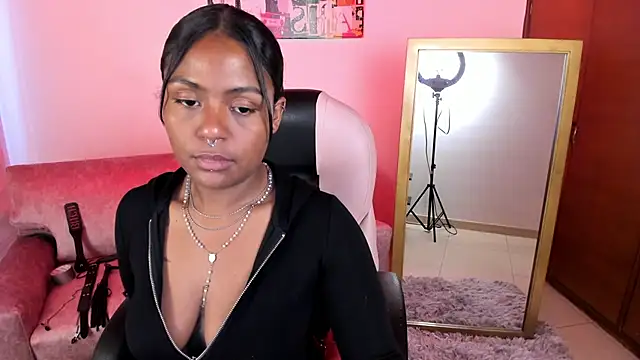 Lucie Harper online show from October 2025 08:35:01 PM