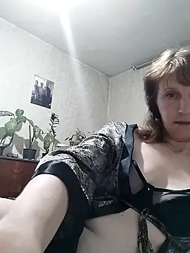 Flower2931 online show from April 2026 07:54:02 PM