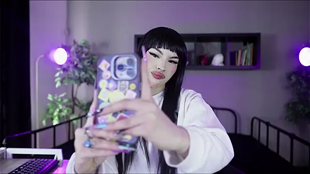 Sabrina bloom online show from November 2025 12:44:02 PM