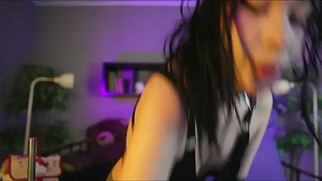 Sabrina bloom online show from October 2025 01:10:01 PM