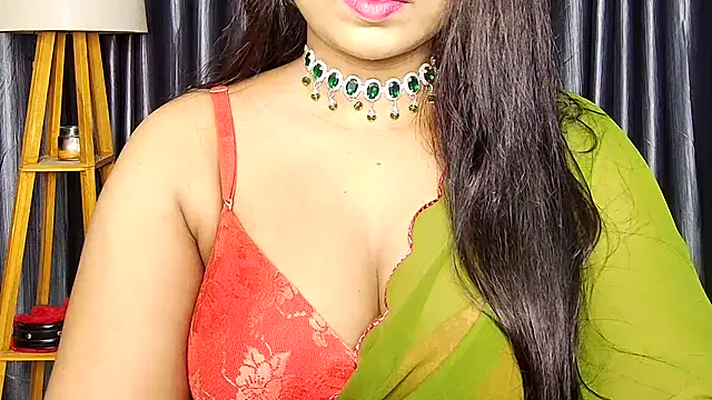 Webrowncouple online show from December 2025 04:01:01 PM