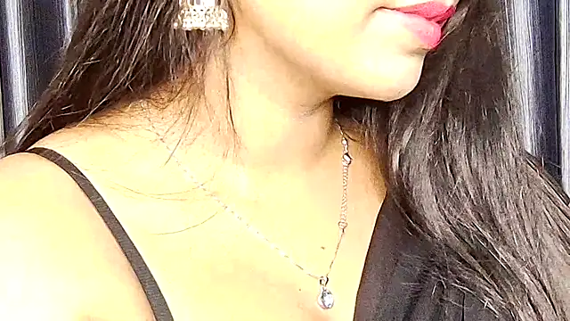 Webrowncouple online show from November 2025 08:20:01 PM