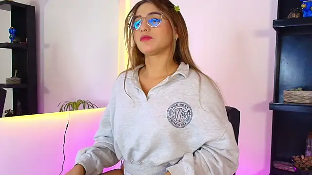 Sophie Janner online show from February 2026 12:12:02 AM