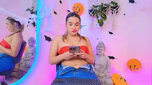 Sophie Janner online show from October 2025 02:01:01 AM