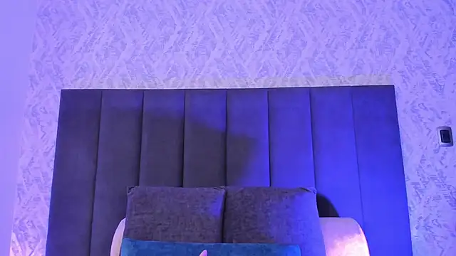 dana hazze online show from November 2025 09:04:01 PM