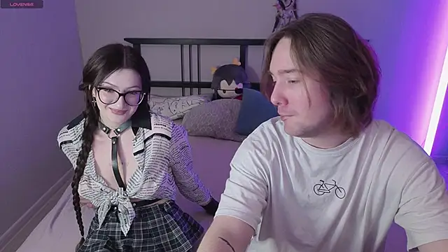 Snapshot of ellen_and_danny chatting on February 2026 05:22:02 PM ellen and danny online show from February 2026 05:22:02 PM