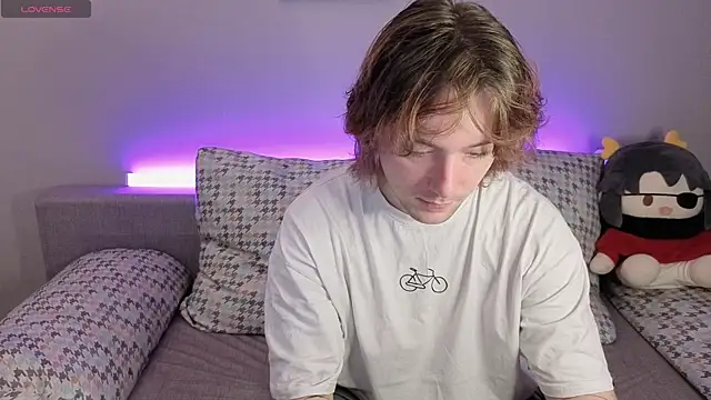 Snapshot of ellen_and_danny chatting on October 2025 05:05:01 PM ellen and danny online show from October 2025 05:05:01 PM