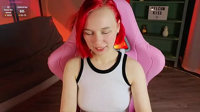 NaomiYoru online show from November 2025 09:18:01 PM