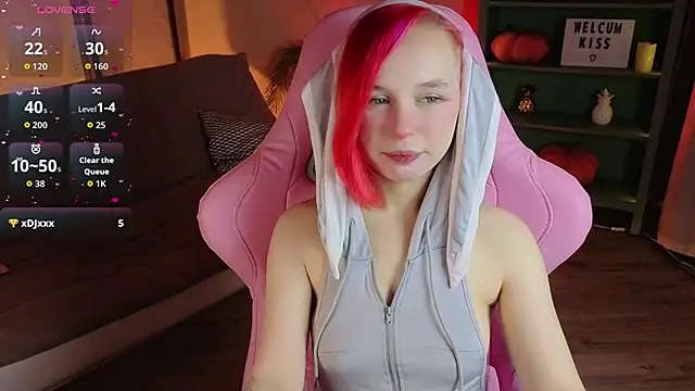 NaomiYoru online show from December 2025 08:39:01 PM