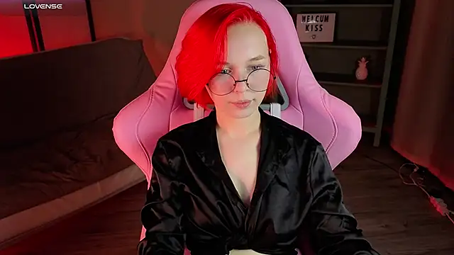 NaomiYoru online show from September 2025 08:40:01 PM