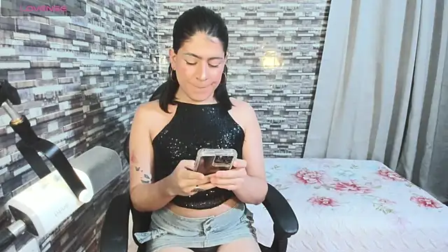 xxxEmmaxx online show from March 2026 03:20:02 AM