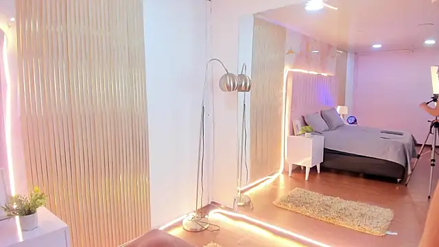 SofiaWhites online show from April 2026 08:33:01 PM