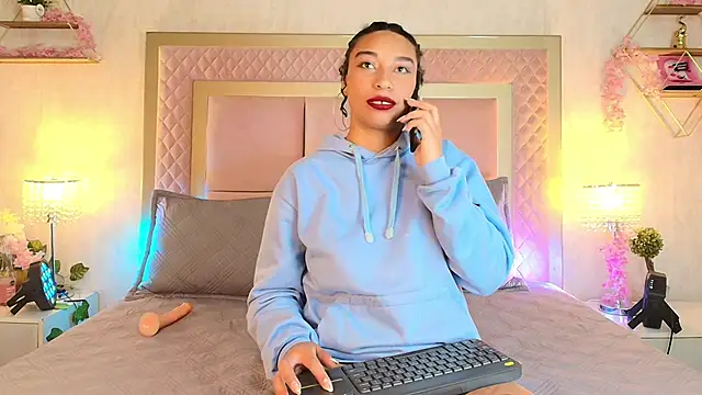 Snapshot of SofiaWhites chatting on April 2026 03:43:01 AM SofiaWhites online show from April 2026 03:43:01 AM