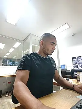 Snapshot of SanChacal5694 chatting on November 2025 10:31:02 PM SanChacal5694 online show from November 2025 10:31:02 PM