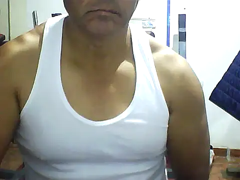 Snapshot of sexigym35 chatting on October 2025 03:52:02 AM sexigym35 online show from October 2025 03:52:02 AM