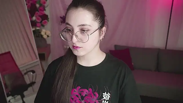 VirtuallVoyant online show from April 2026 10:33:02 PM