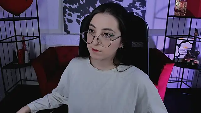 VirtuallVoyant online show from April 2026 07:29:04 PM