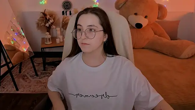 VirtuallVoyant online show from March 2026 01:28:01 AM